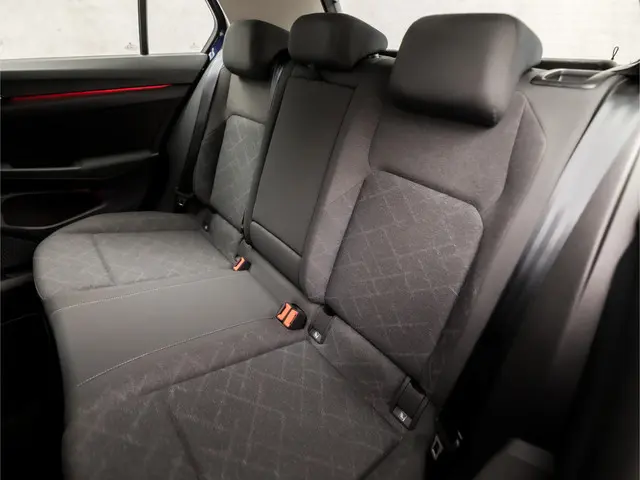 Volkswagen Golf 1.0 eTSI Sport 2022 Benzine 14