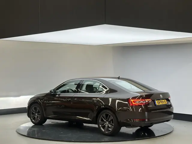 Škoda Superb 1.5 TSI Business Edition 2019 Benzine 2