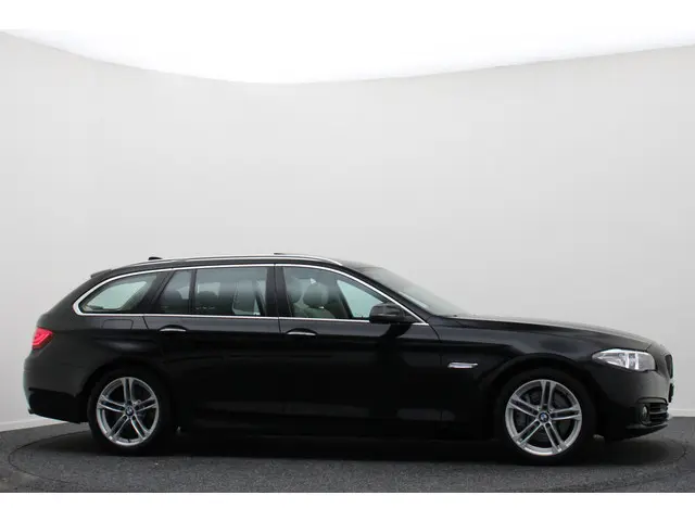 BMW 5 Serie Touring 535i Luxury Edition 2016 Benzine 25