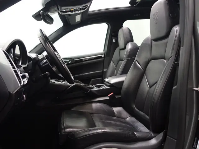 Porsche Cayenne 3.6 S Sport Chrono 300pk Aut- 2016 Benzine 24