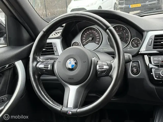 BMW 3 Serie Touring 320i M Sport Edition 2015 Benzine 4