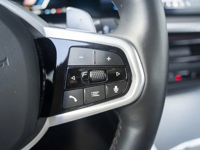 BMW 3 Serie Touring 320i 2025 Benzine 18