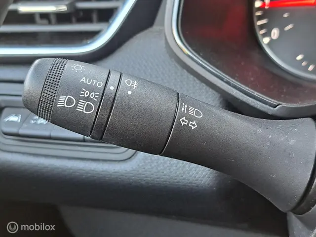 Renault Clio 1.0 TCe 90 Equilibre 2023 Benzine 24