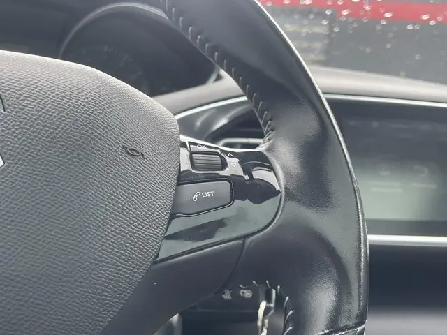 Peugeot 308 1.2 PureTech Active 2015 Benzine 12