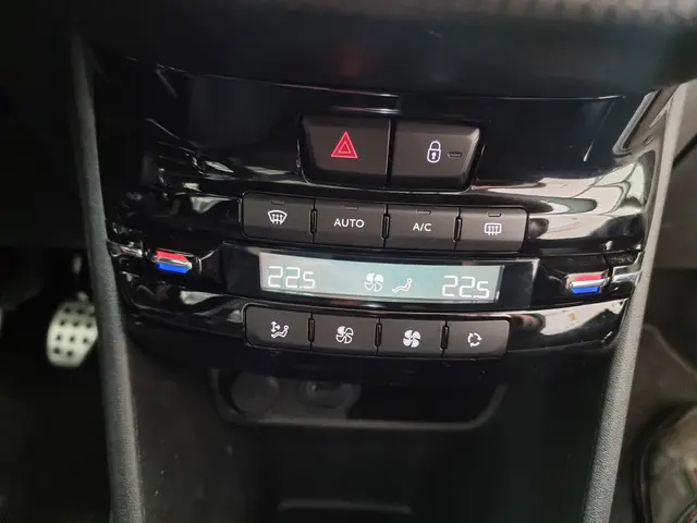 Peugeot 208 1.2 PureTech GT-Line 2019 Benzine 17