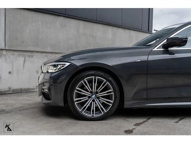 BMW 3 Serie 320i High Executive Edition 2020 Benzine 10