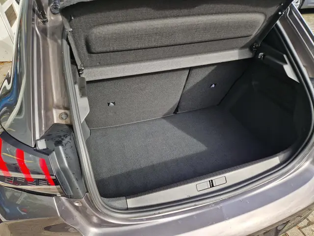 Peugeot 208 1.2 PureTech 100 Allure 2023 Benzine 11