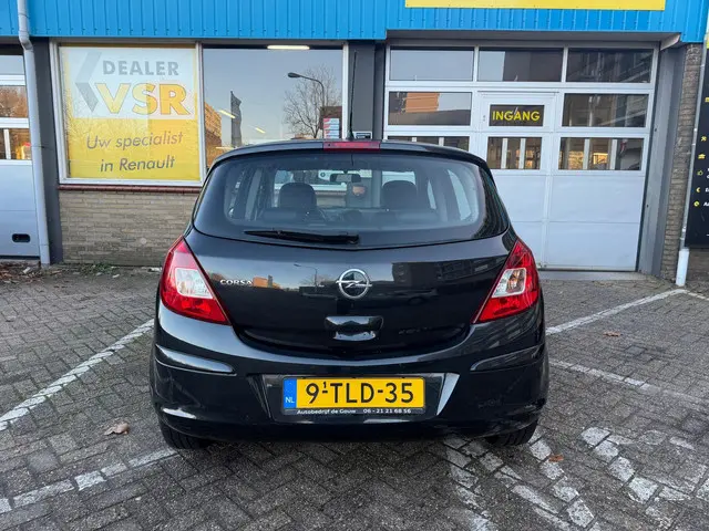 Opel Corsa 1.2-16V Berlin 2014 Benzine 6