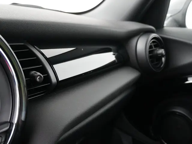 MINI 5-Deurs Cooper 2019 Benzine 22