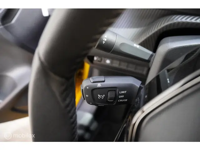 Peugeot 208 1.2 PureTech Allure Pack 2023 Benzine 22