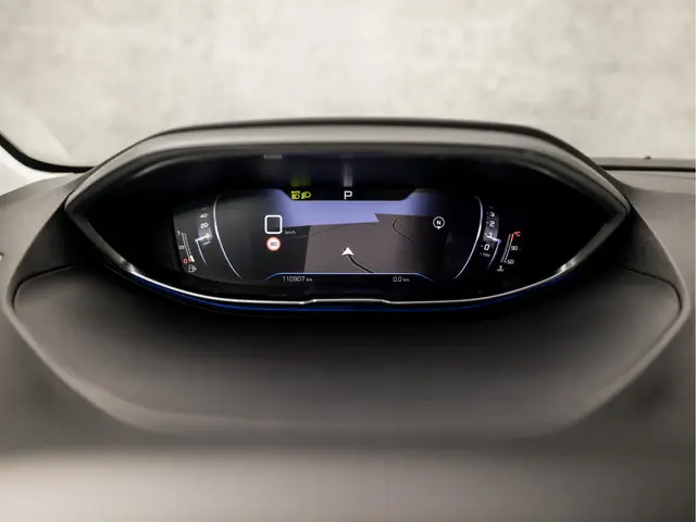 Peugeot 3008 1.2 PureTech Allure Sport 2021 Benzine 24