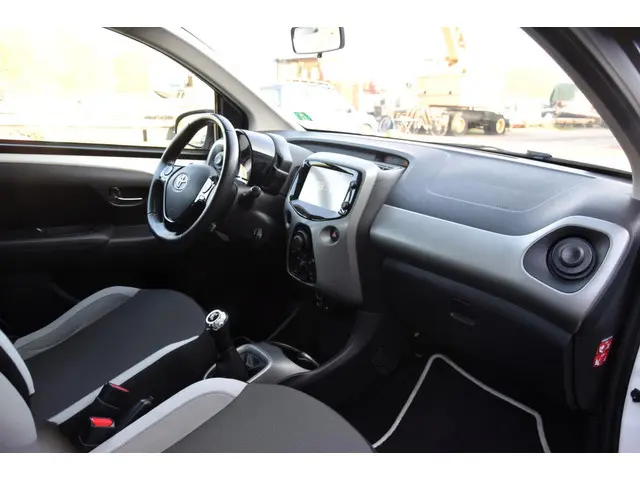 Toyota Aygo 1.0 VVT-i x-play 2016 Benzine 17
