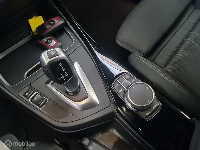 BMW 1 Serie 118i Executive Sportline 2019 Benzine 24