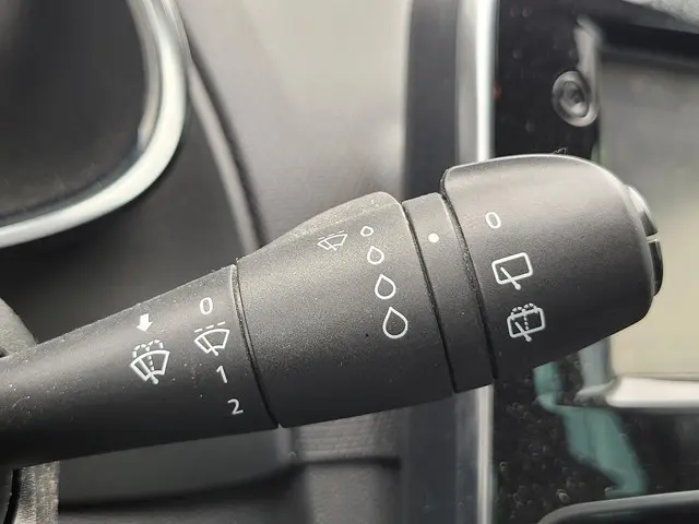 Renault Clio 0.9 TCe Limited 2018 Benzine 18