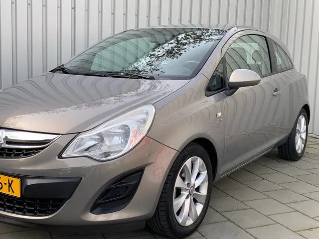 Opel Corsa 1.2 EcoFlex Selection|Airco| 2013 Benzine 2