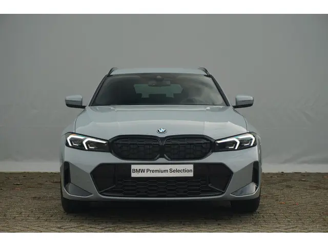 BMW 3 Serie Touring 330e 2024 Hybride Benzine 4