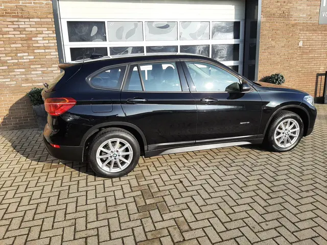 BMW X1 sDrive18i Executive 2017 Benzine 17