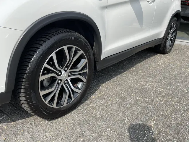 Mitsubishi ASX 1.6 Cleartec Connect Pro+ 2019 Benzine 24