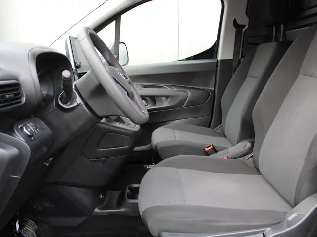 Opel Combo 1.5D L2H1 Standaard 2023 Diesel 11