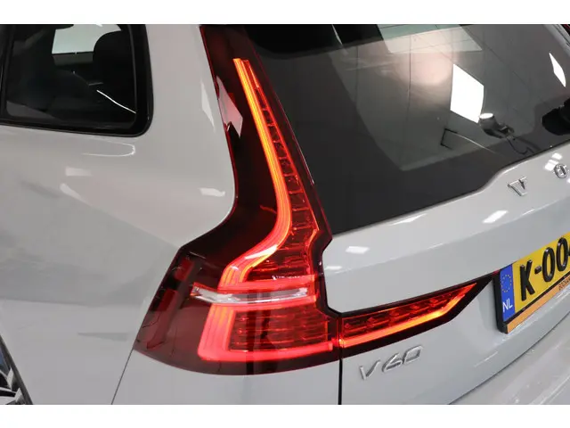 Volvo V60 2.0 B4 R-Design 2021 Benzine 37