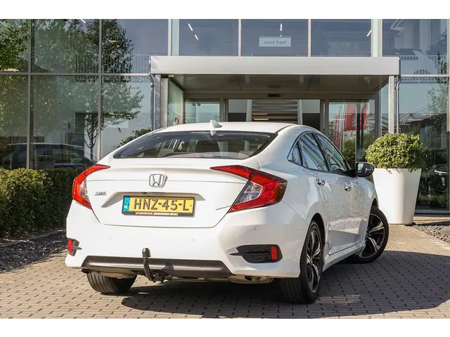 Honda Civic 1.5i VTEC ELEGANCE TURBO 182 PK 2018 Benzine 3