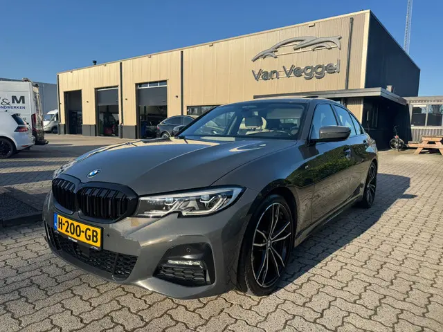 BMW 3 Serie 330i High Executive 2018 Benzine 4