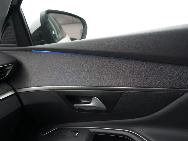 Peugeot 3008 1.2 PureTech Allure Aut- 2019 Benzine 25