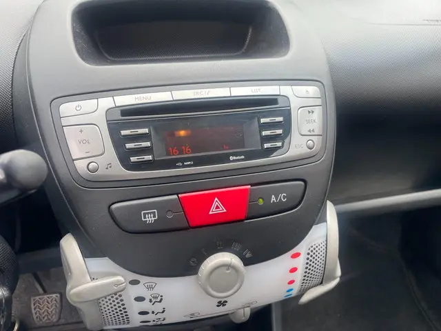 Citroën C1 1.0 Exclusive-Airco-LMV- 2012 Benzine 12