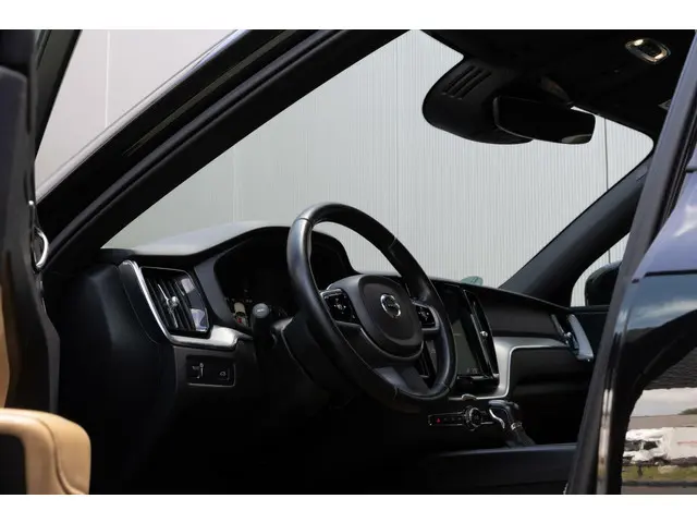 Volvo XC60 2.0 T5 Inscription Panorama|Leder| 2018 Benzine 25