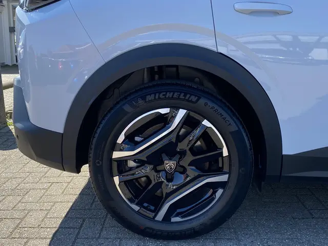 Peugeot e-3008 Allure Avantage 73 kWh 2025 Elektrisch 23