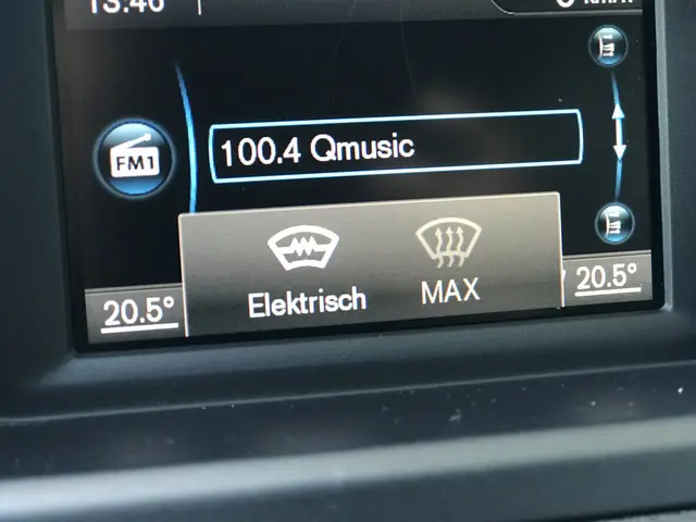 Volvo V40 1.6 T3 R-Design 2013 Benzine 19