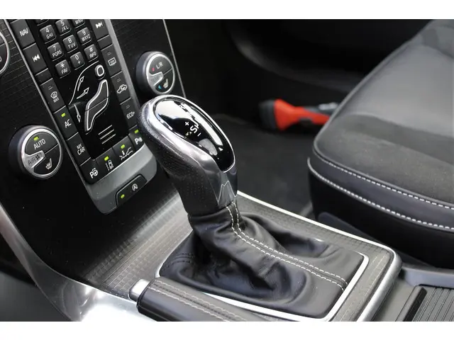 Volvo V40 T3 Automaat Polar+ Sport R-Design 2019 Benzine 22