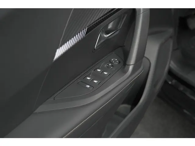 Peugeot 2008 PureTech 130 EAT8 Allure 2024 Benzine 25