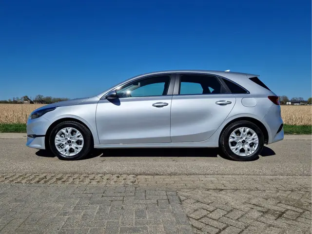 Kia Ceed 1.0 T-GDi !! 6000 km !! 2022 Benzine 2
