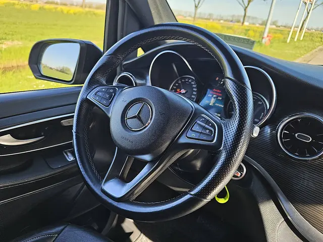 Mercedes-Benz EQV 300 2022 Elektrisch 10