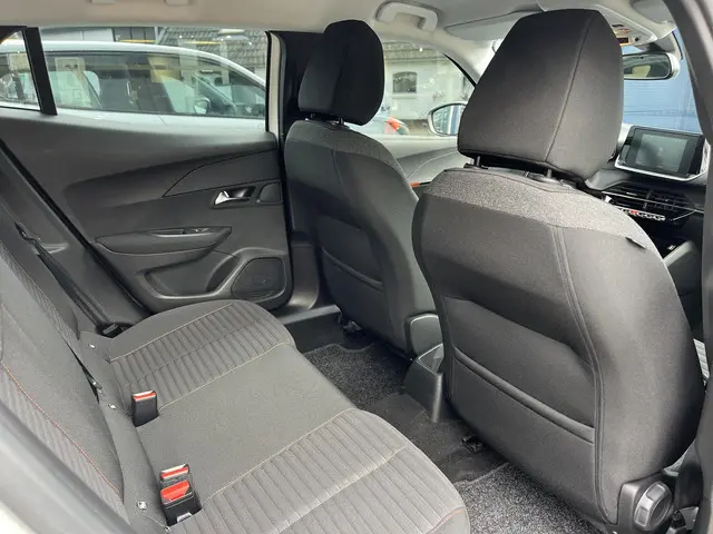 Peugeot 2008 1.2 Turbo 100 PK Active Pack 2021 Benzine 34