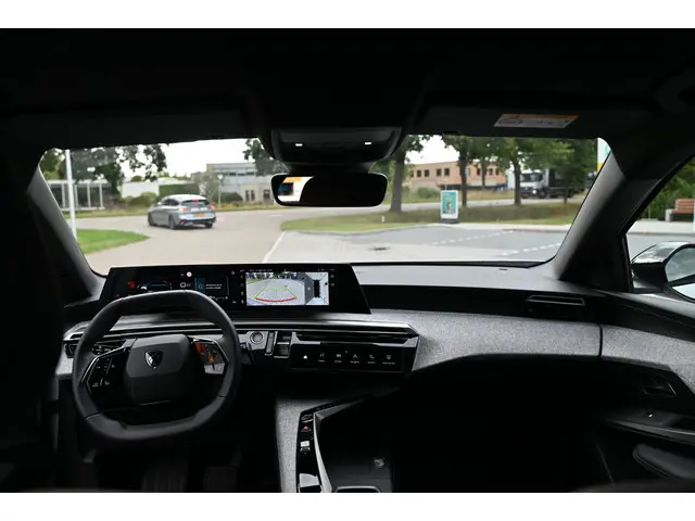 Peugeot 3008 1.2 Hybrid 136 Allure 2024 Hybride Benzine 26