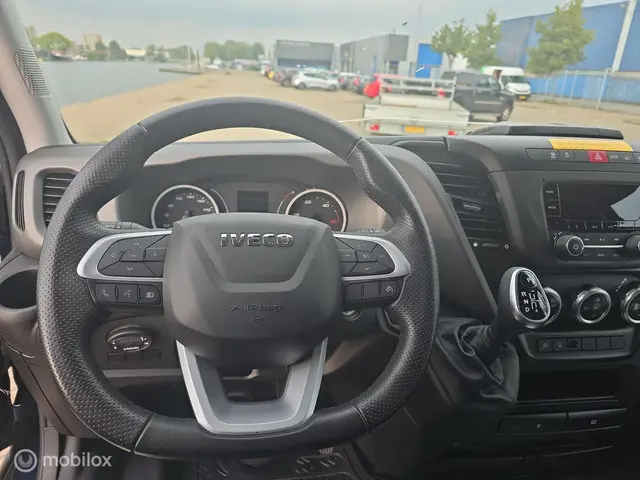 Iveco Daily 35S14 Koel/vries wagen automaat! 2023 Diesel 24
