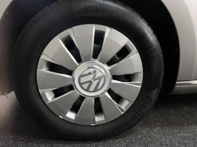 Volkswagen up! 1.0 BMT move up! 2019 Benzine 37