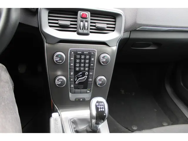 Volvo V40 1.6 T2 2014 Benzine 13