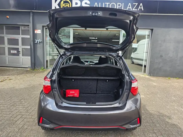 Toyota Yaris 1.5 Hybrid Design Red 2017 Hybride Benzine 8