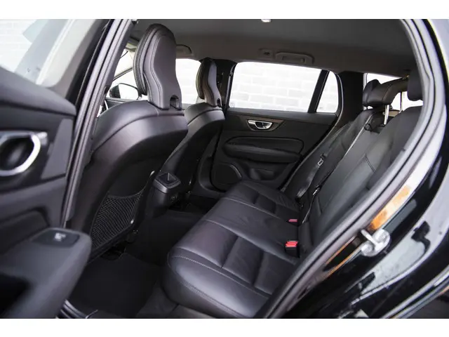 Volvo V60 2.0 B3 Essential Edition 2023 Benzine 8