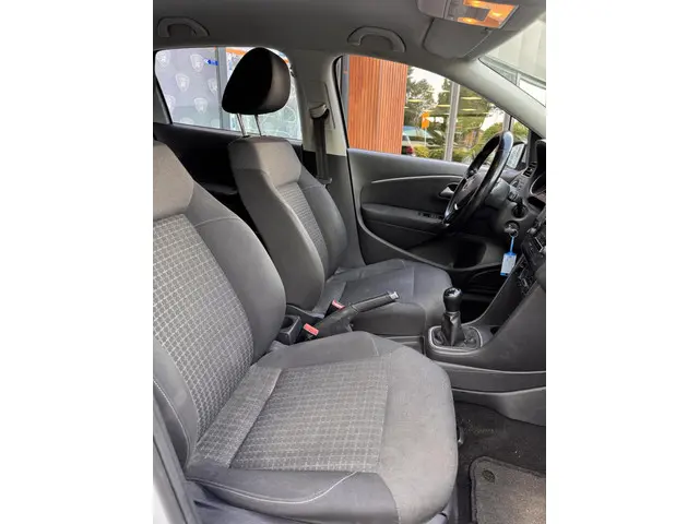 Volkswagen Polo 1.2 TSI Comfortline 2016 Benzine 12