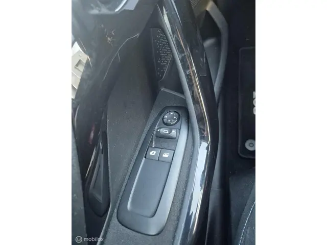 Peugeot 208 1.2 PureTech Allure 2017 Benzine 8