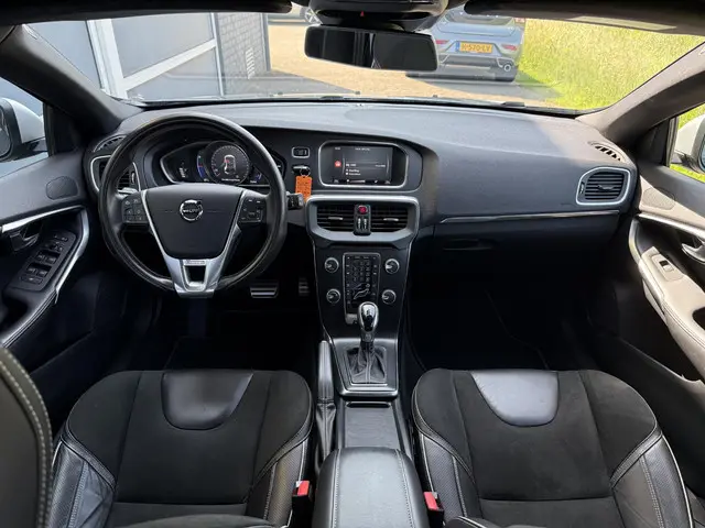Volvo V40 2.0 D2 R-Design 2017 Diesel 4