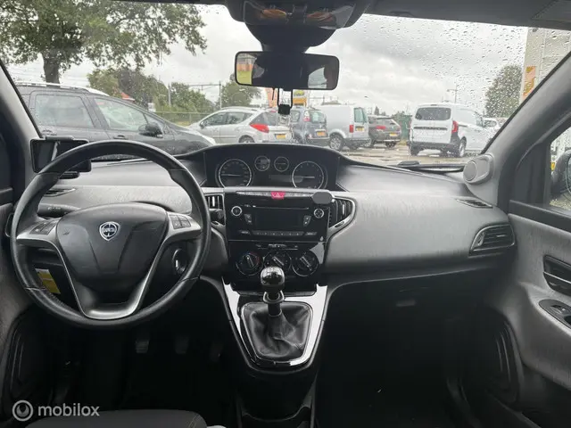 Lancia Ypsilon 0.9 TwinAir Silver 2013 Benzine 10