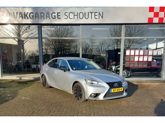 Lexus IS