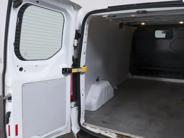 Ford Transit Custom L2H1 Trend 2020 Diesel 12