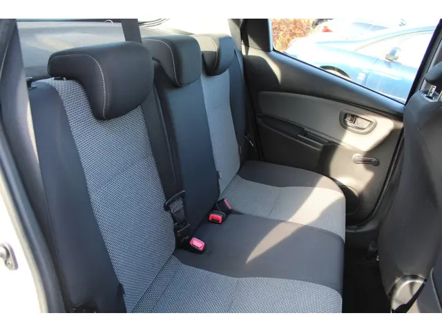 Toyota Yaris 1.5 Hybrid Aspiration 2015 Hybride Benzine 13