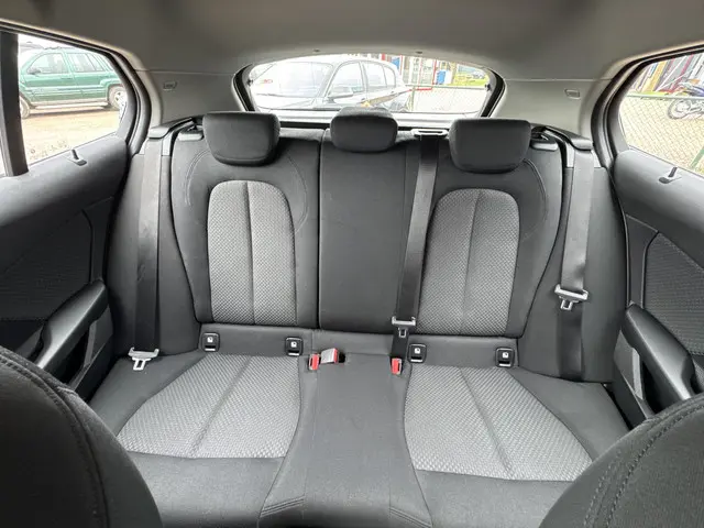 BMW 1 Serie 118i Executive Edition 2021 Benzine 26